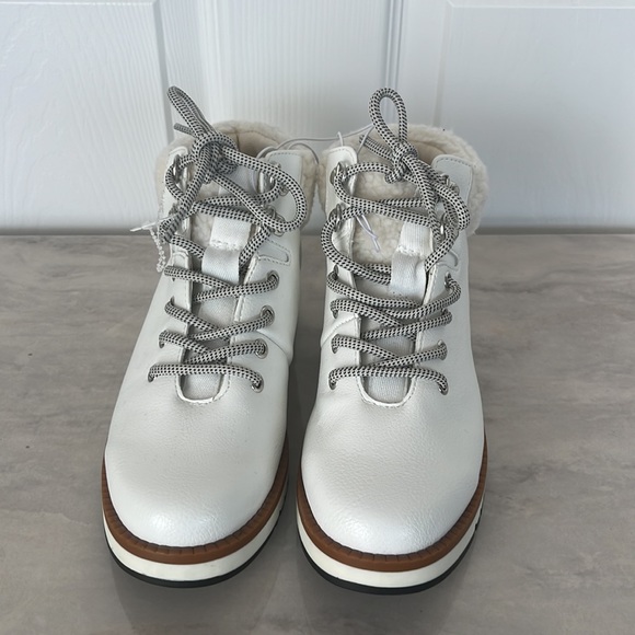 ✨NWT✨ Cliffs by White Mountain Booties - Picture 2 of 8